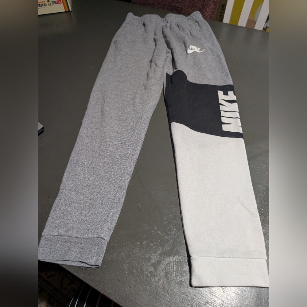 Nike Kids Gray, White And Black Joggers Size YXL (16) Excellent Condition